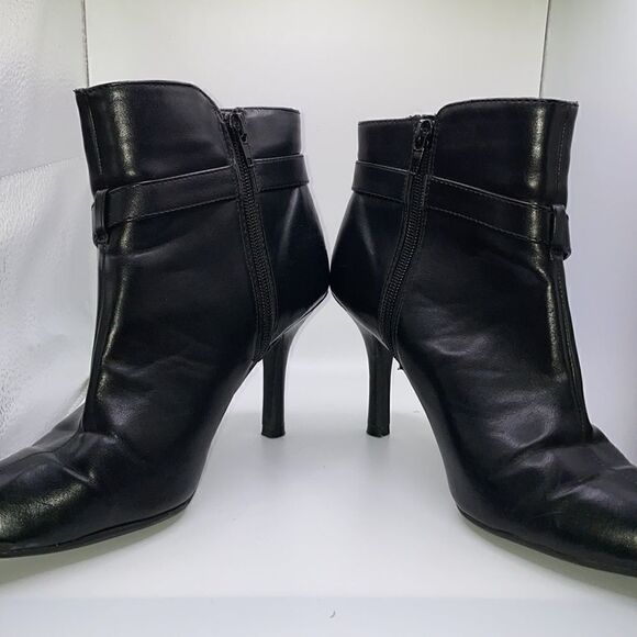 Chinese Laundry Black Faux Leather Heeled Pointed Toe Booties (Size: 7) - Picture 6 of 16